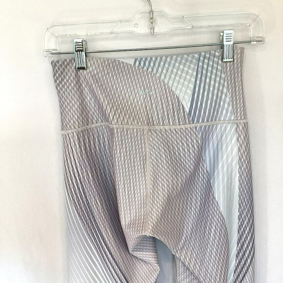 WITH Peloton Collab Leggings Quick Dry Sz Medium 7/8 Length in Gray Blue White - Picture 6 of 7